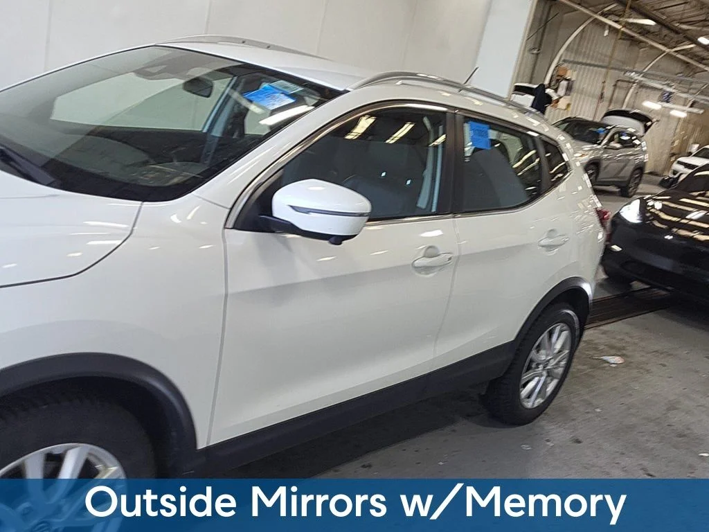 Used 2022 White Nissan SV image 15