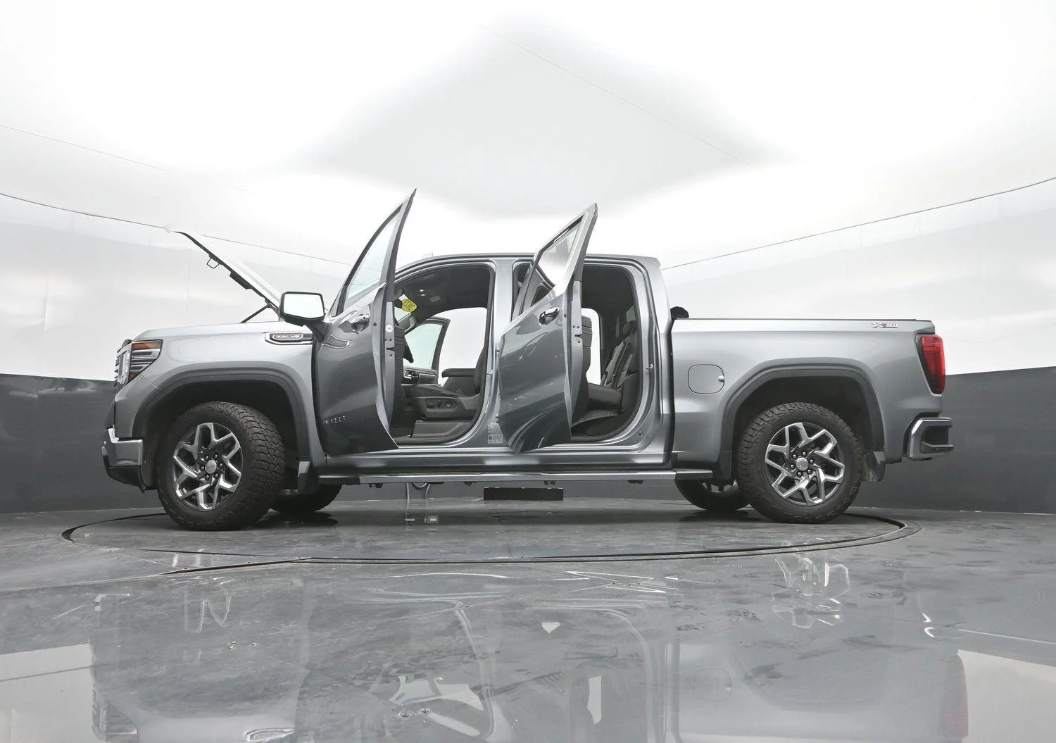 Used 2023 SILVER                    GMC  image 57