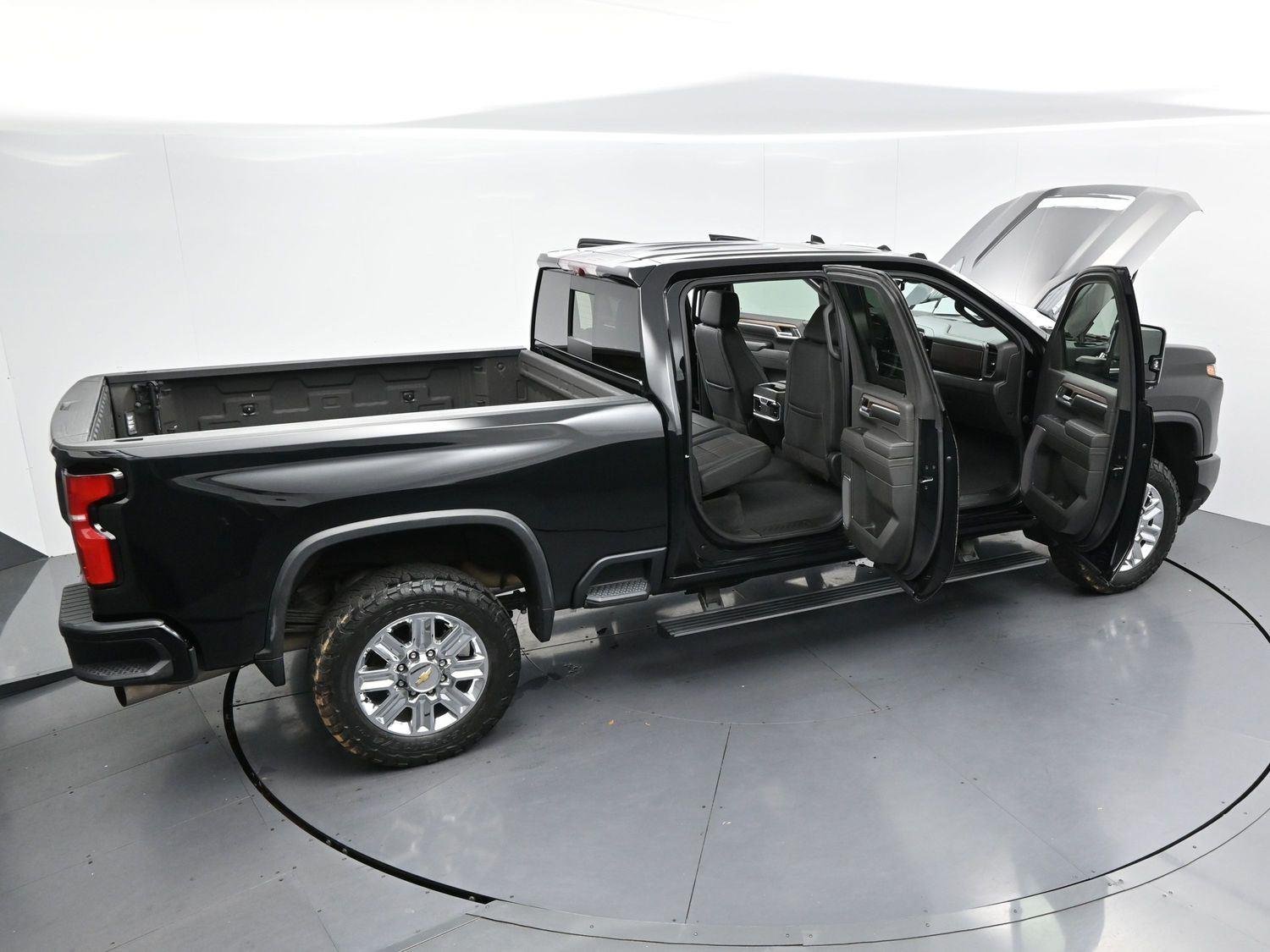 Used 2024 Black Chevrolet High Country image 41