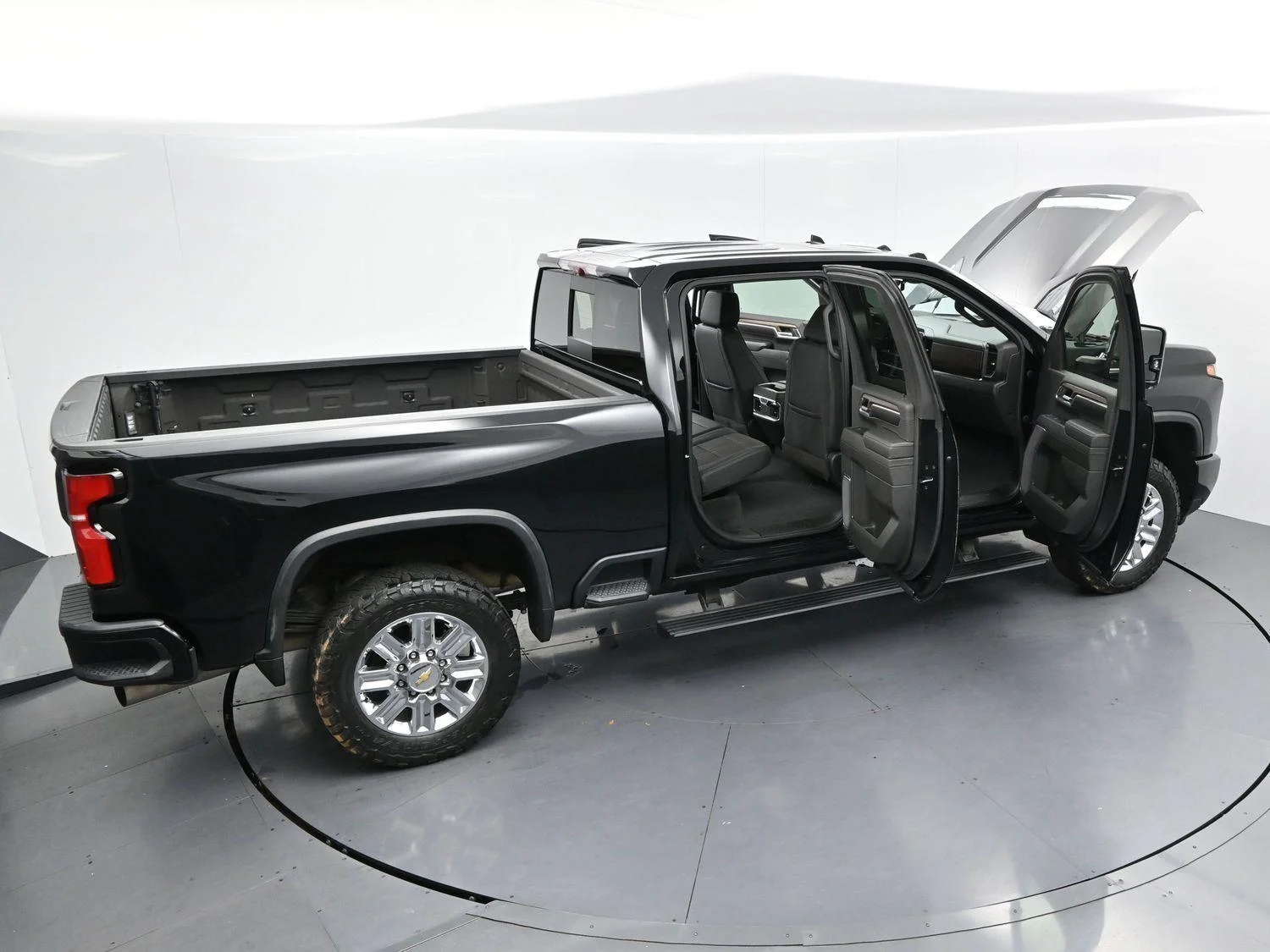 Used 2024 Black Chevrolet High Country image 41