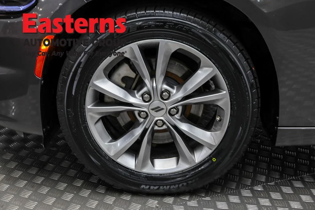Used 2022 Gray Dodge SXT image 33