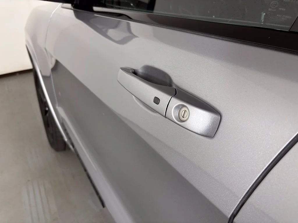 Used 2021 Silver Jeep Laredo X image 12