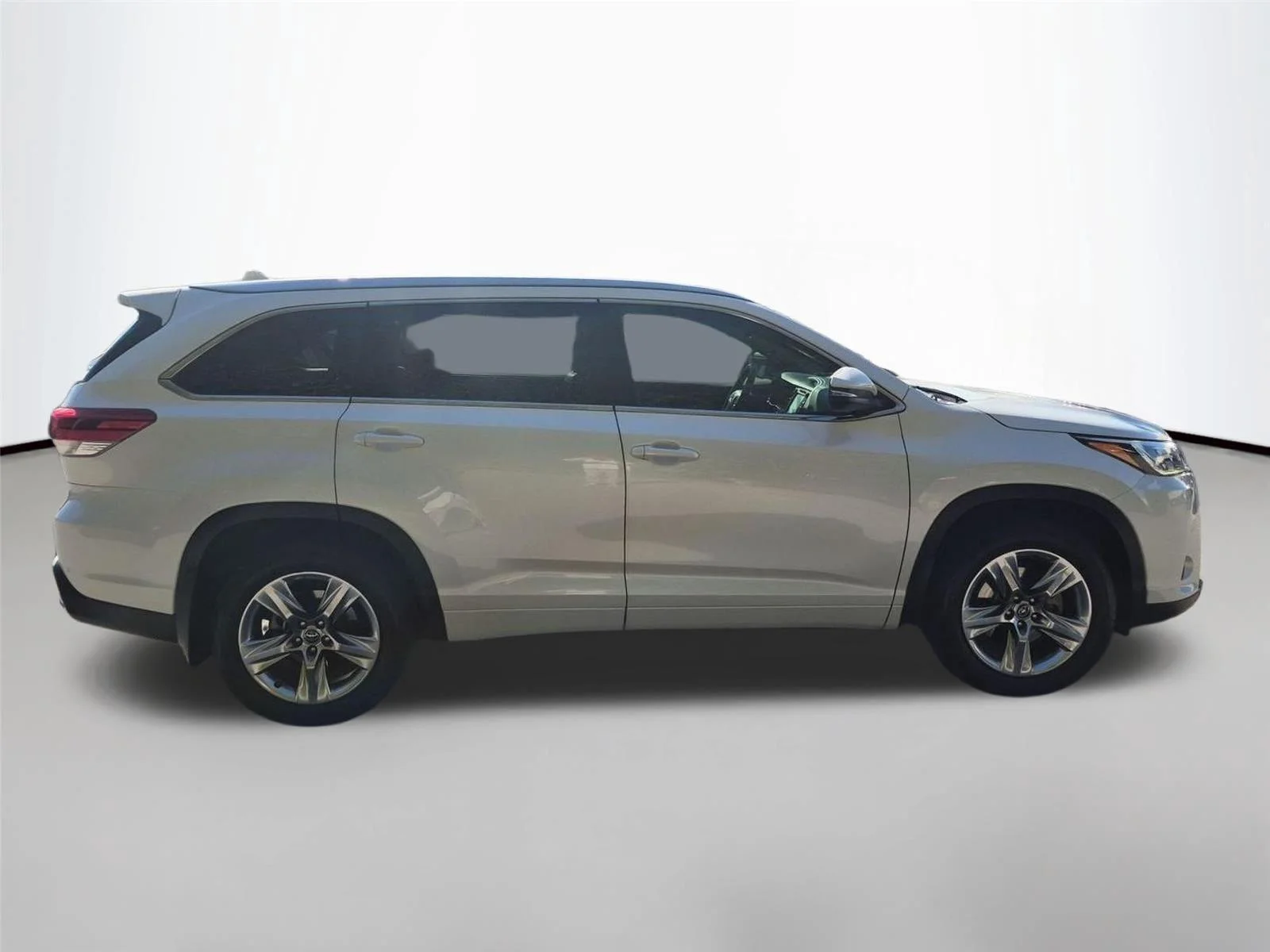 Used 2018 Blizzard Pearl Toyota Limited image 6