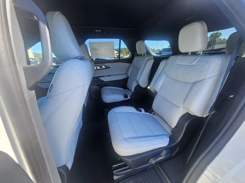 New 2027 White Ford Platinum image 14