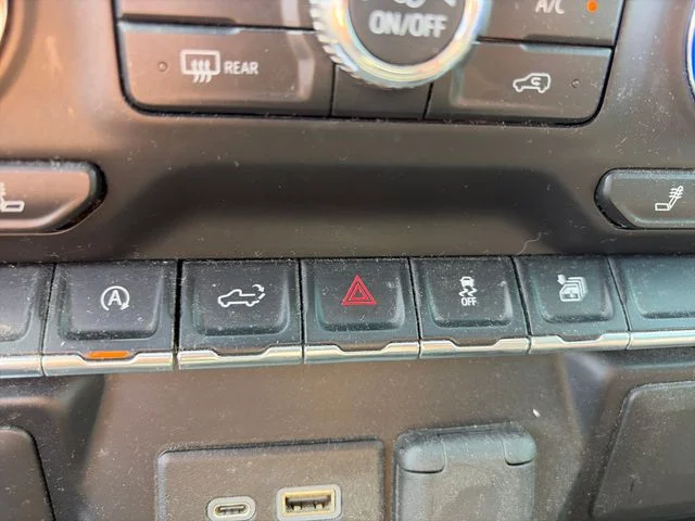 Used 2020 Black GMC SLE image 18