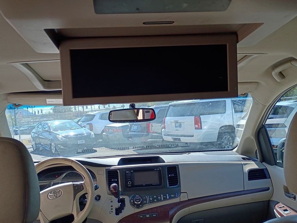 Used 2014 Predawn Gray Mica Toyota XLE image 16