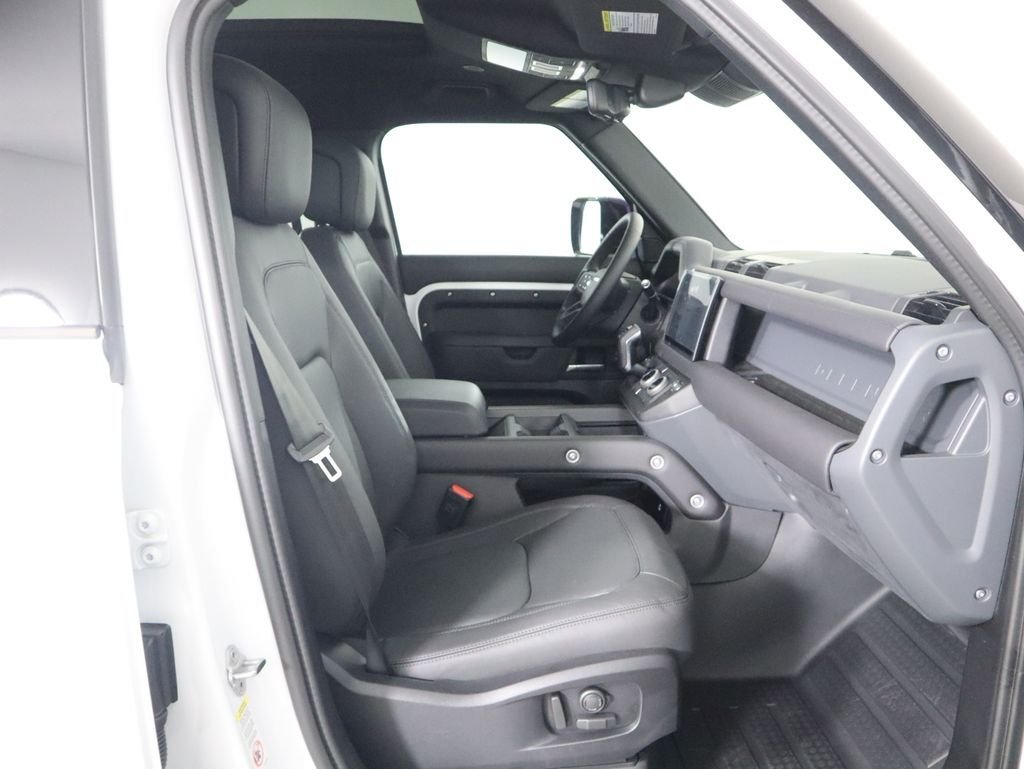 2025 Land Rover Defender S - Photo 22