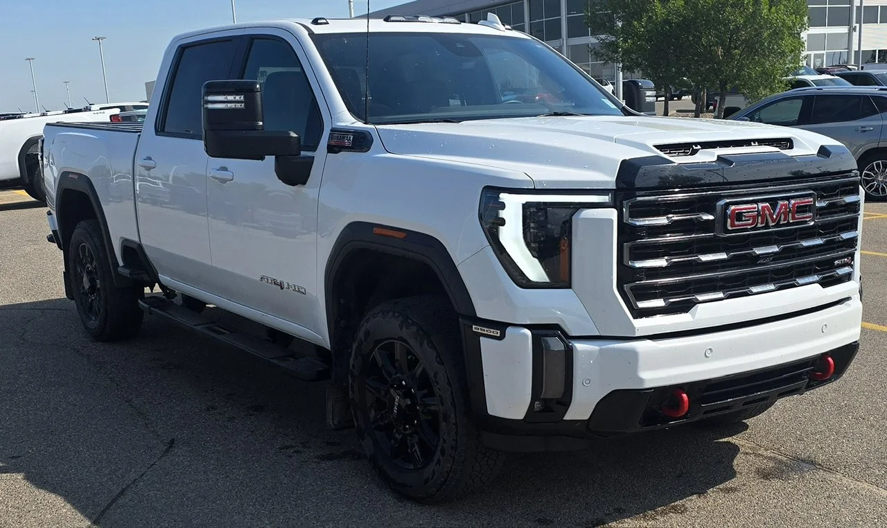Used 2024 White GMC AT4 Crew Cab image 7