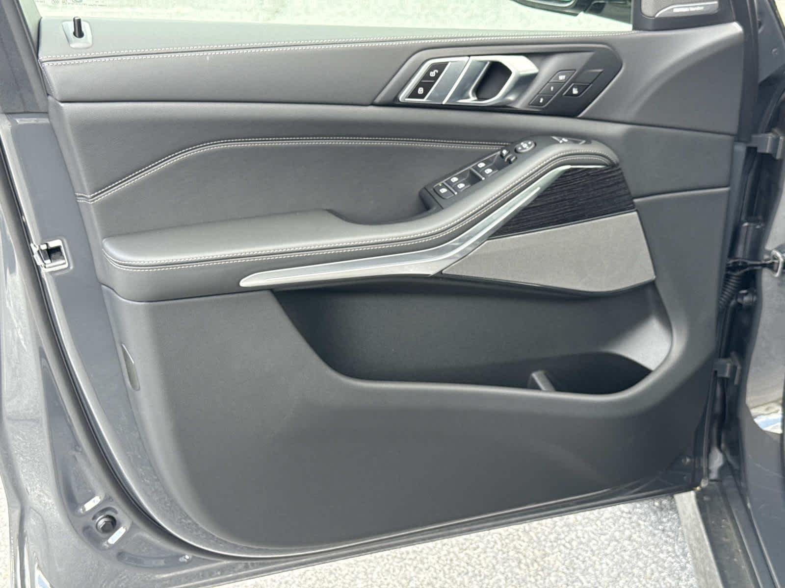 New 2026 Dravit Grey Metallic BMW xDrive40i image 26