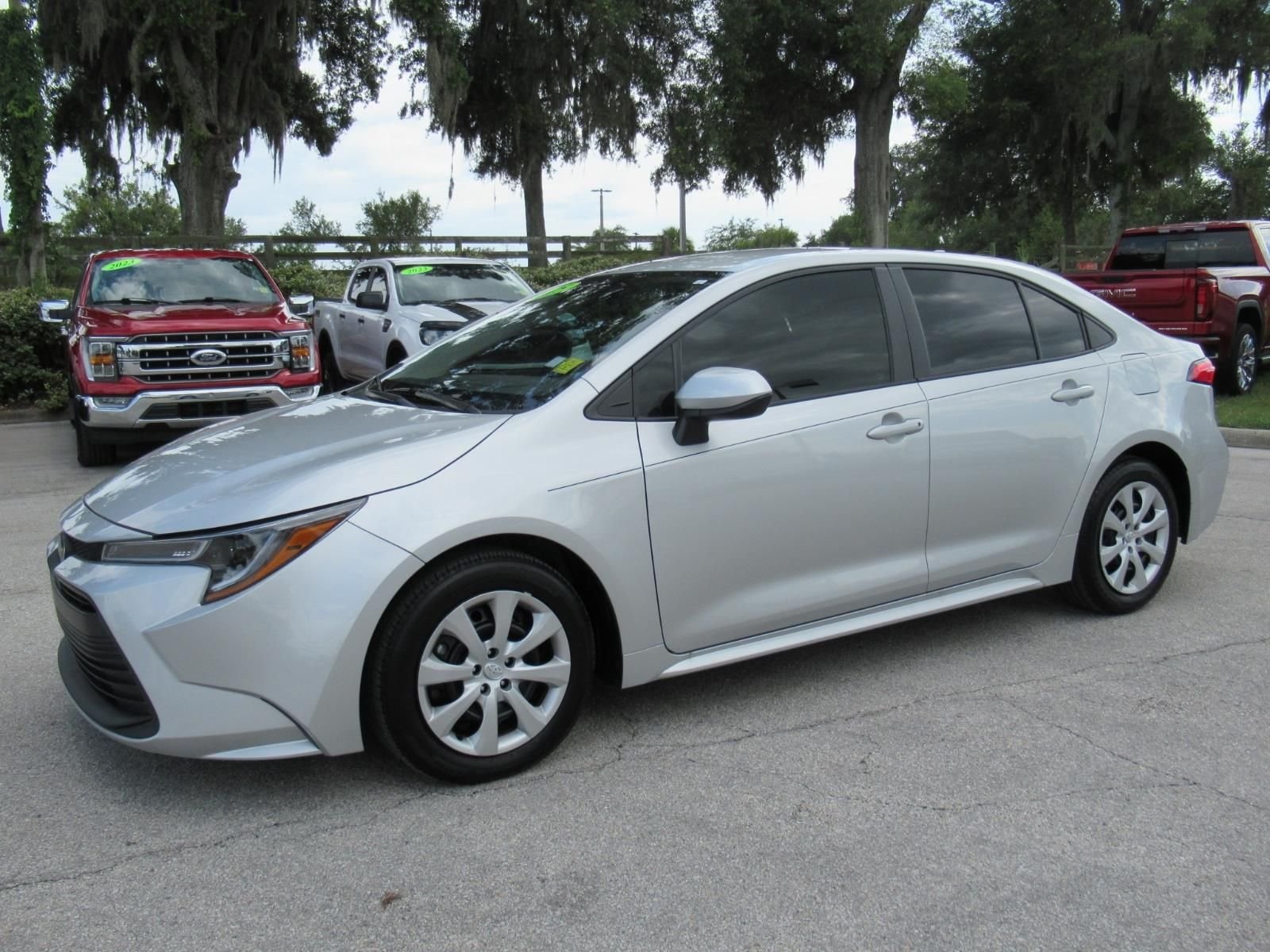 Used 2025 Silver Toyota LE image 4