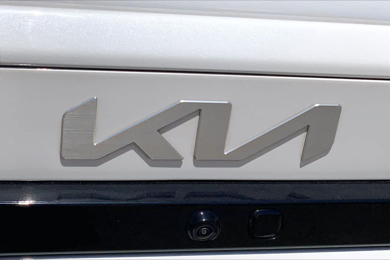 Used 2025 Snow White Pearl Kia EX image 32