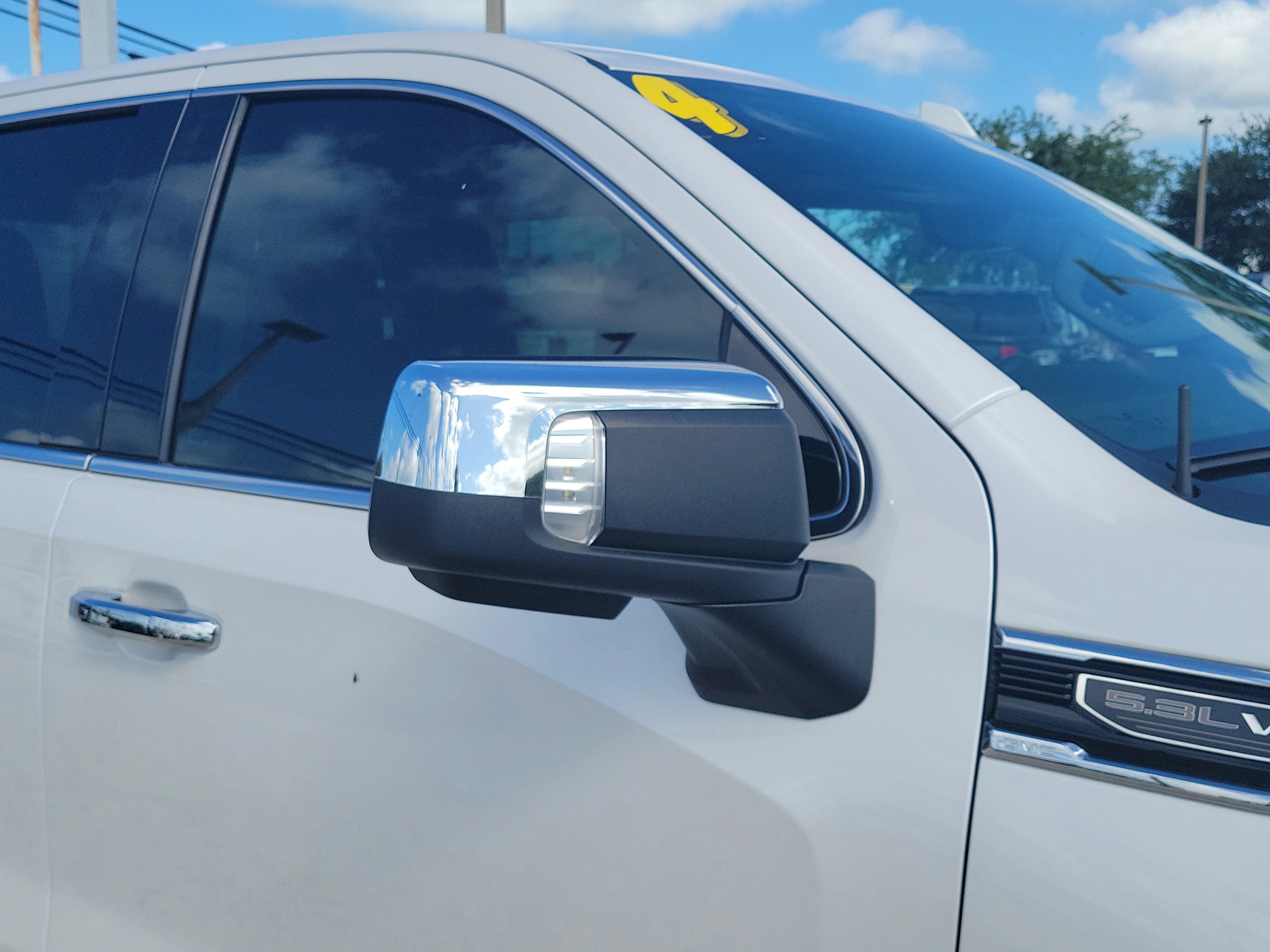 Used 2024 White Frost Tricoat GMC Denali image 9