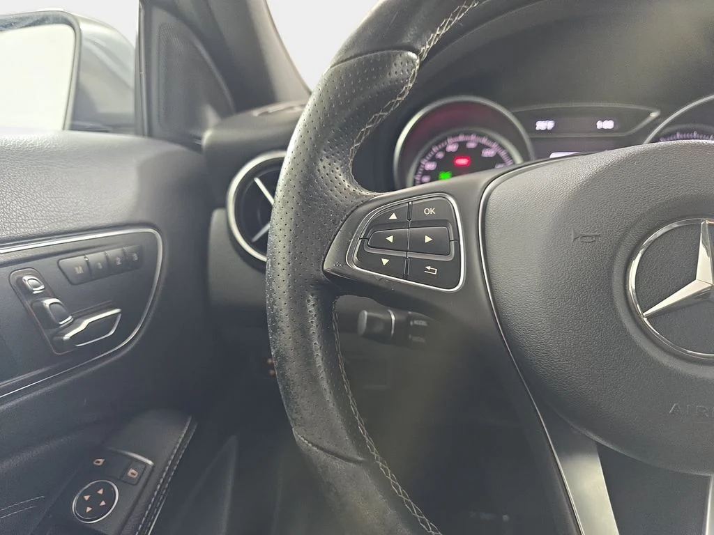 Used 2018 Gray Metallic Mercedes-Benz GLA 250 image 20