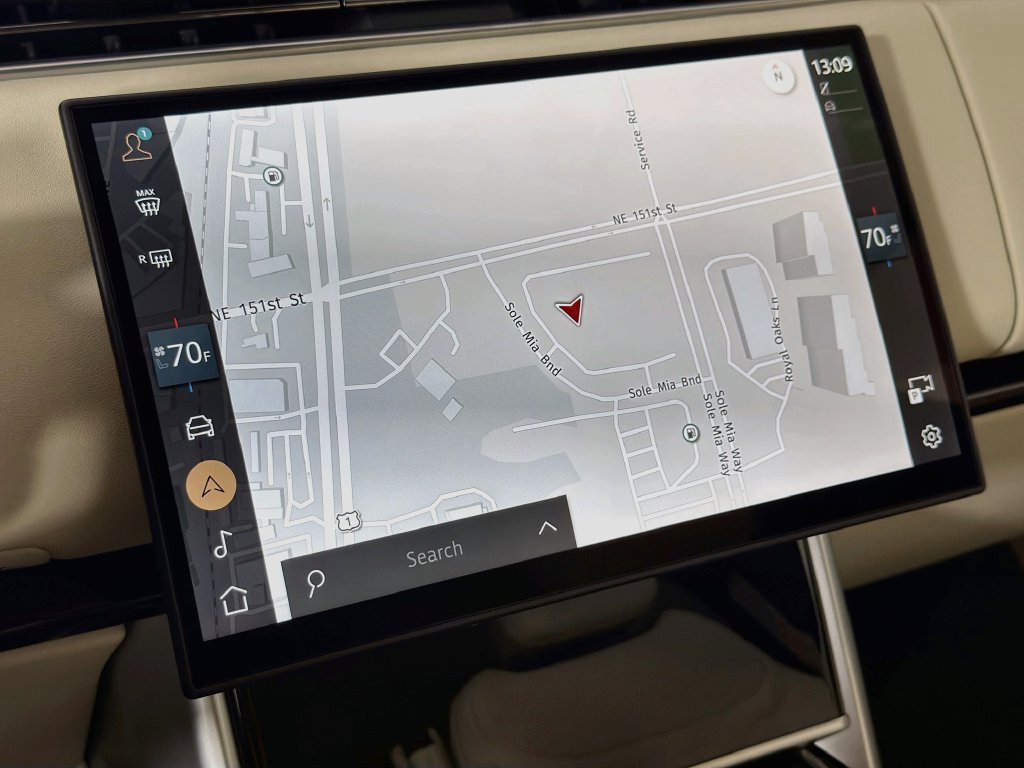 New 2027 Santorini Black Land Rover SE image 13