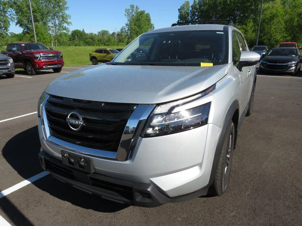 Used 2023 Brilliant Silver Metallic Nissan SV image 18