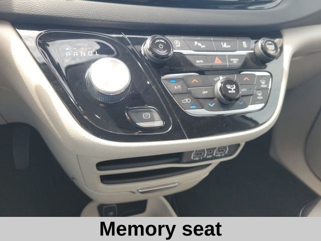 Used 2023 Brilliant Black Crystal Pearlcoat Chrysler Touring L image 6