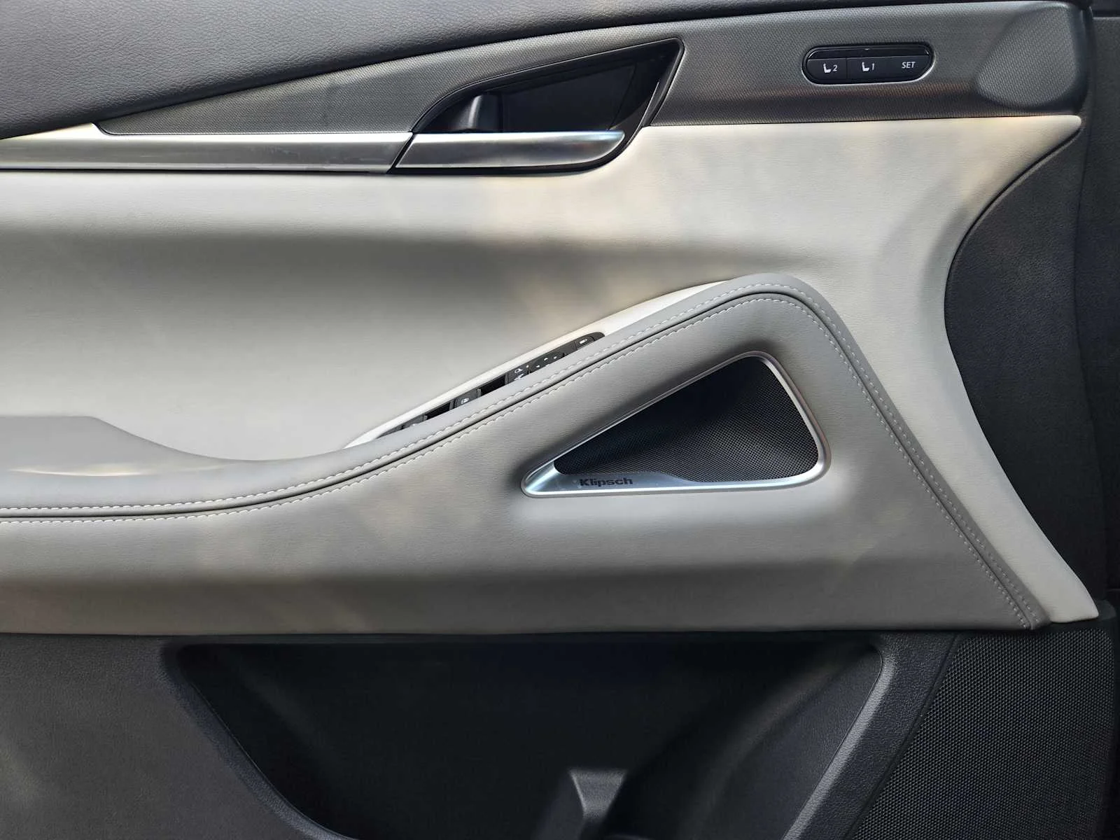 New 2027 MINERAL BLACK INFINITI Luxe AWD image 17
