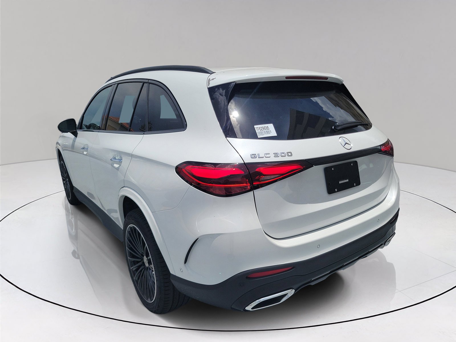 New 2026 MANUFAKTUR Moonlight White Metallic Mercedes-Benz GLC 300 image 35