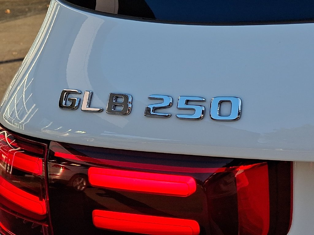 Used 2026 White Mercedes-Benz GLB 250 image 29