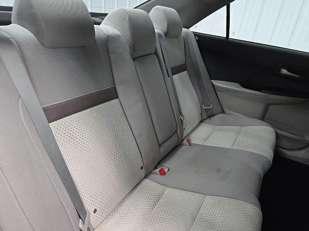 Used 2014 Silver Toyota LE image 19