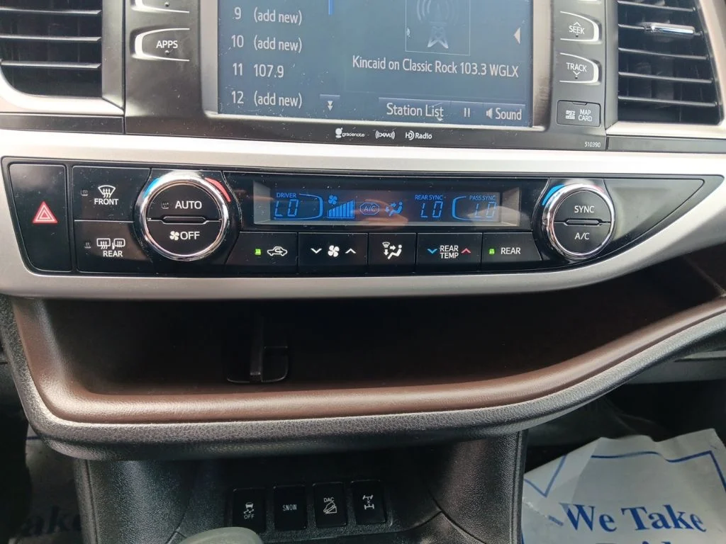 Used 2019 Midnight Black Metallic Toyota XLE image 24