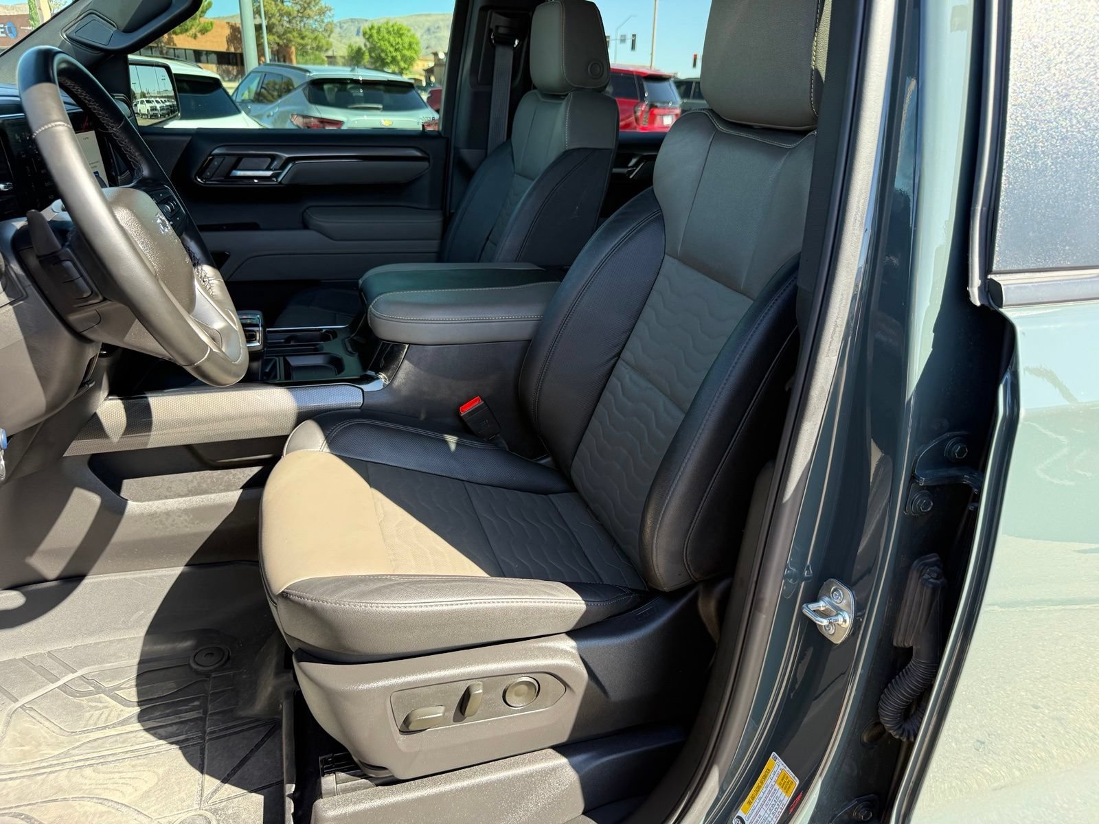 2025 Chevrolet Silverado 1500 ZR2 - Photo 38