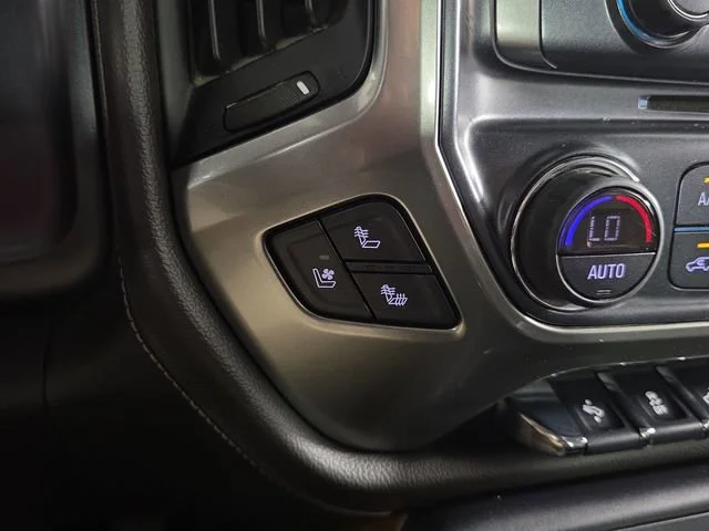 Used 2019 IRIDESCENT PEARL TRICOAT Chevrolet LTZ image 19