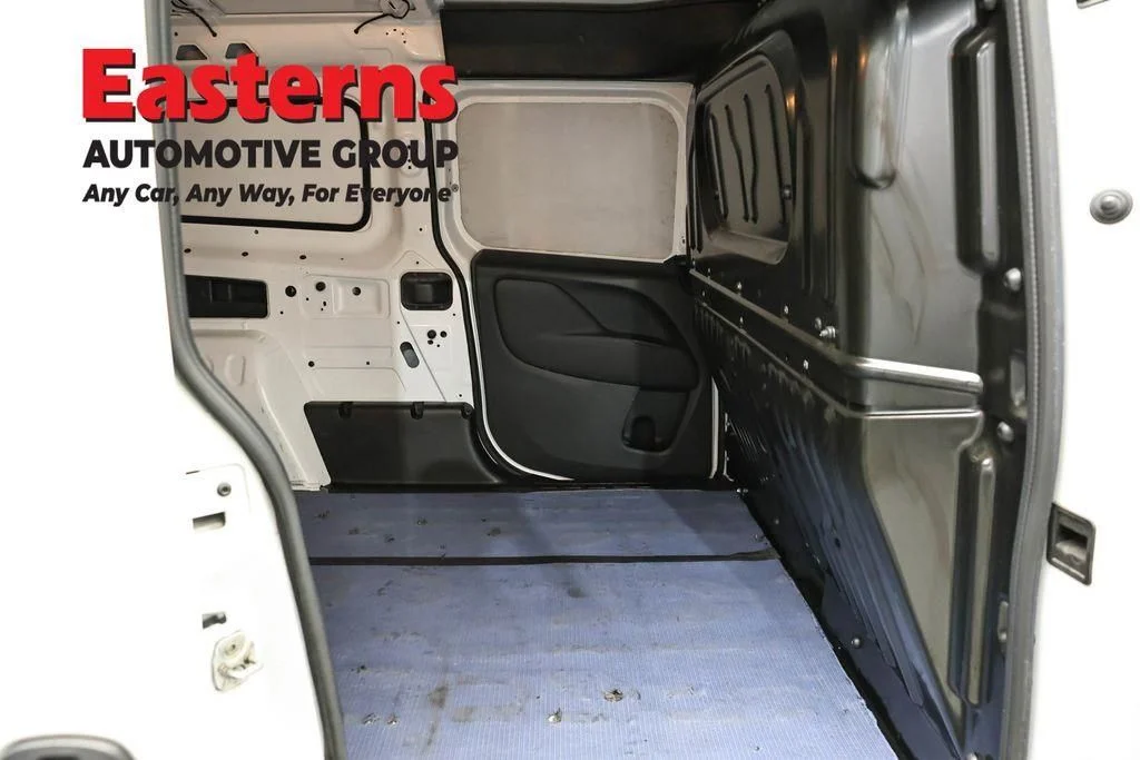 Used 2022 White Ram Base image 23