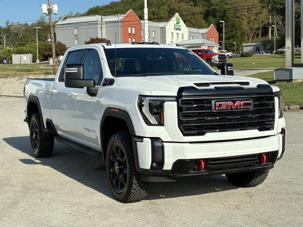 Used 2024 Summit White GMC AT4 image 4