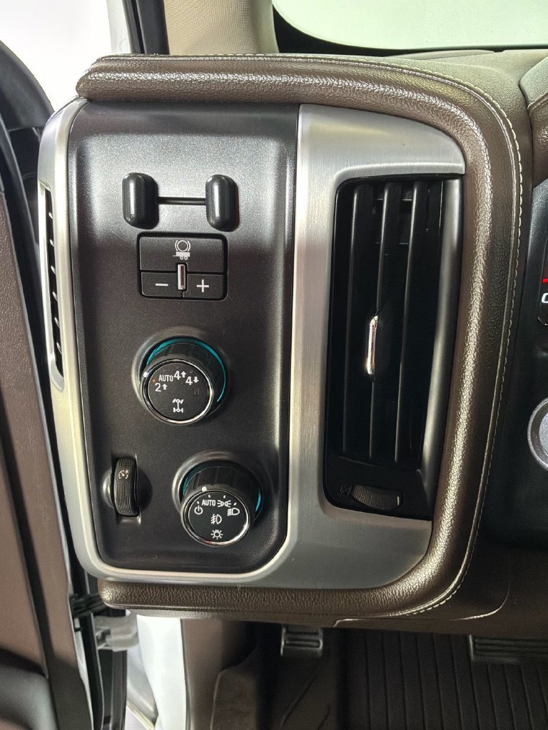Used 2017 White GMC SLT image 36