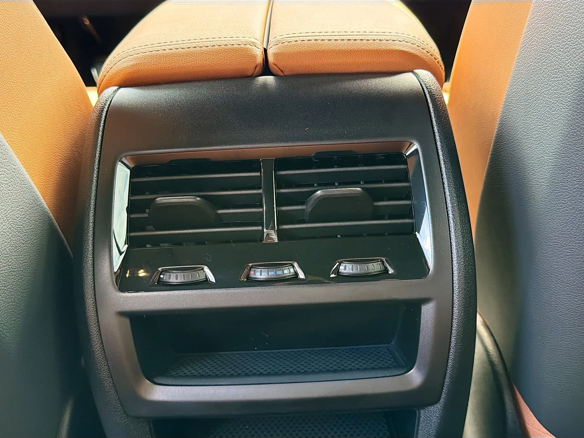 New 2026 Mineral White Metallic BMW xDrive40i image 19