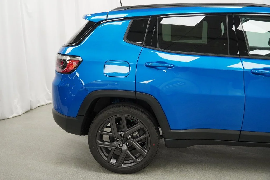 New 2026 Hydro Blue Pearlcoat Jeep Latitude image 9