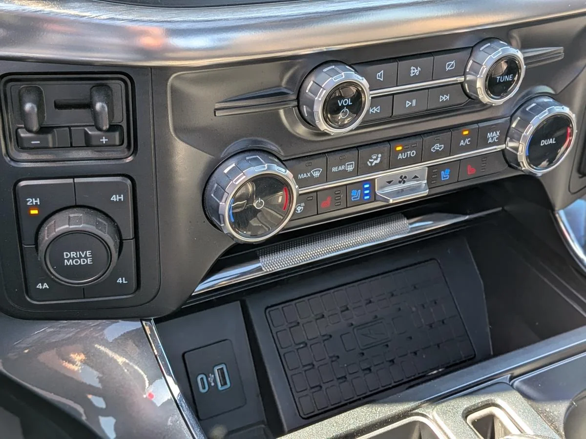 Used 2023 Black Ford Lariat 4wd Supercrew image 26