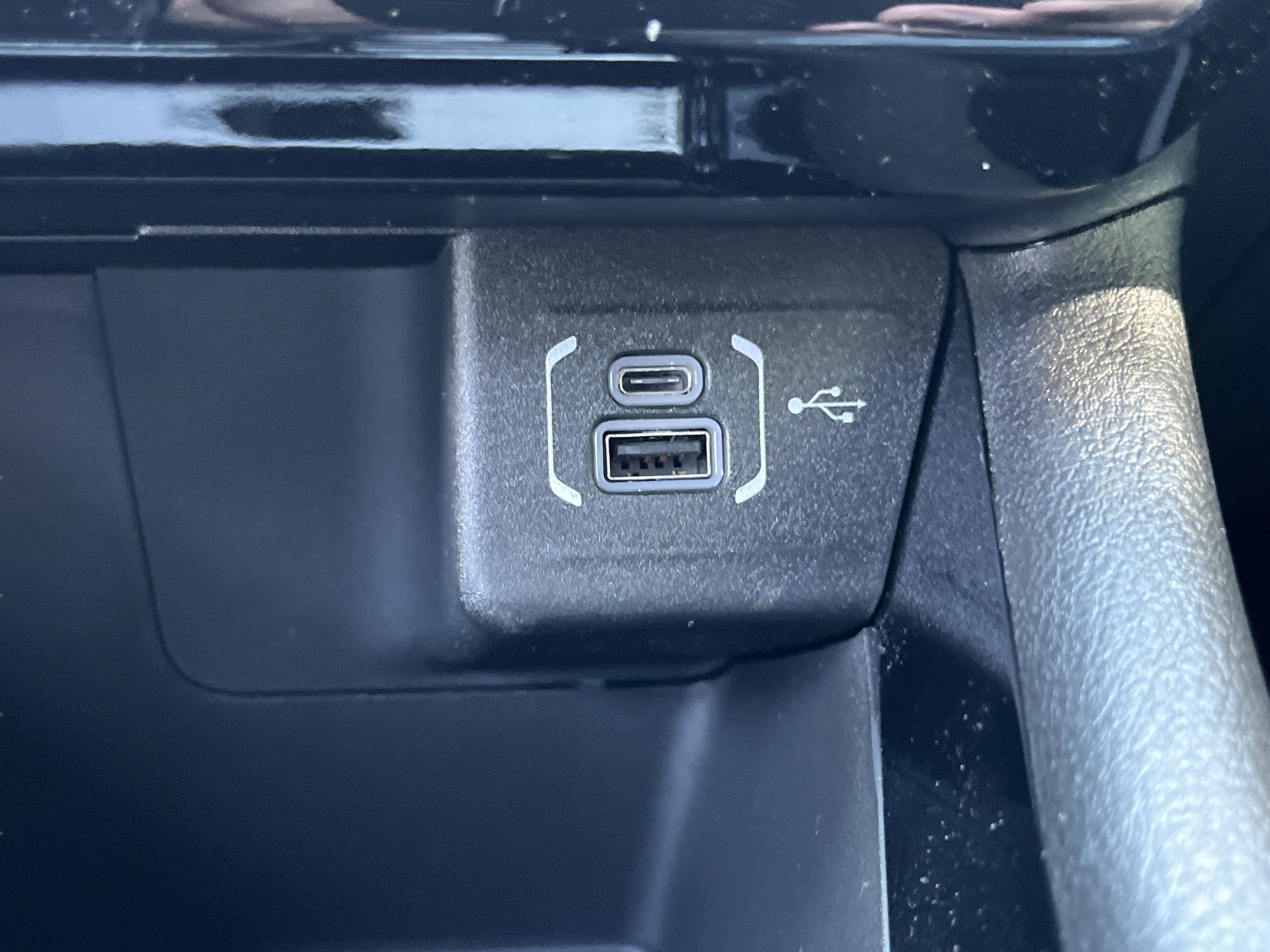 New 2026 Bright White Clearcoat Jeep Latitude Altitude image 19