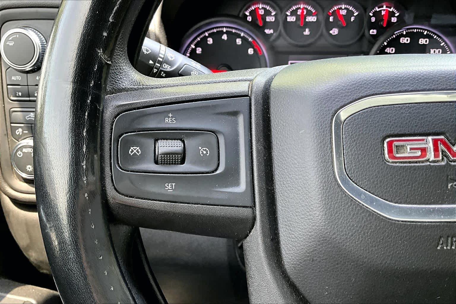 Used 2021 Summit White GMC  image 22