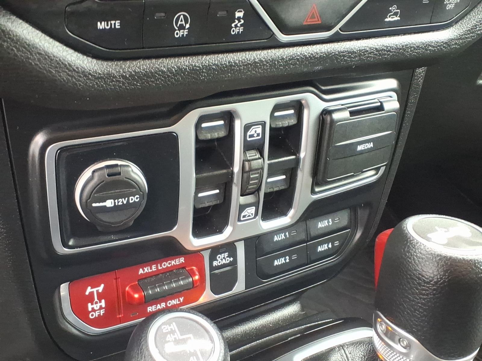 Certified Used 2025 White/off-white Jeep Willys image 6