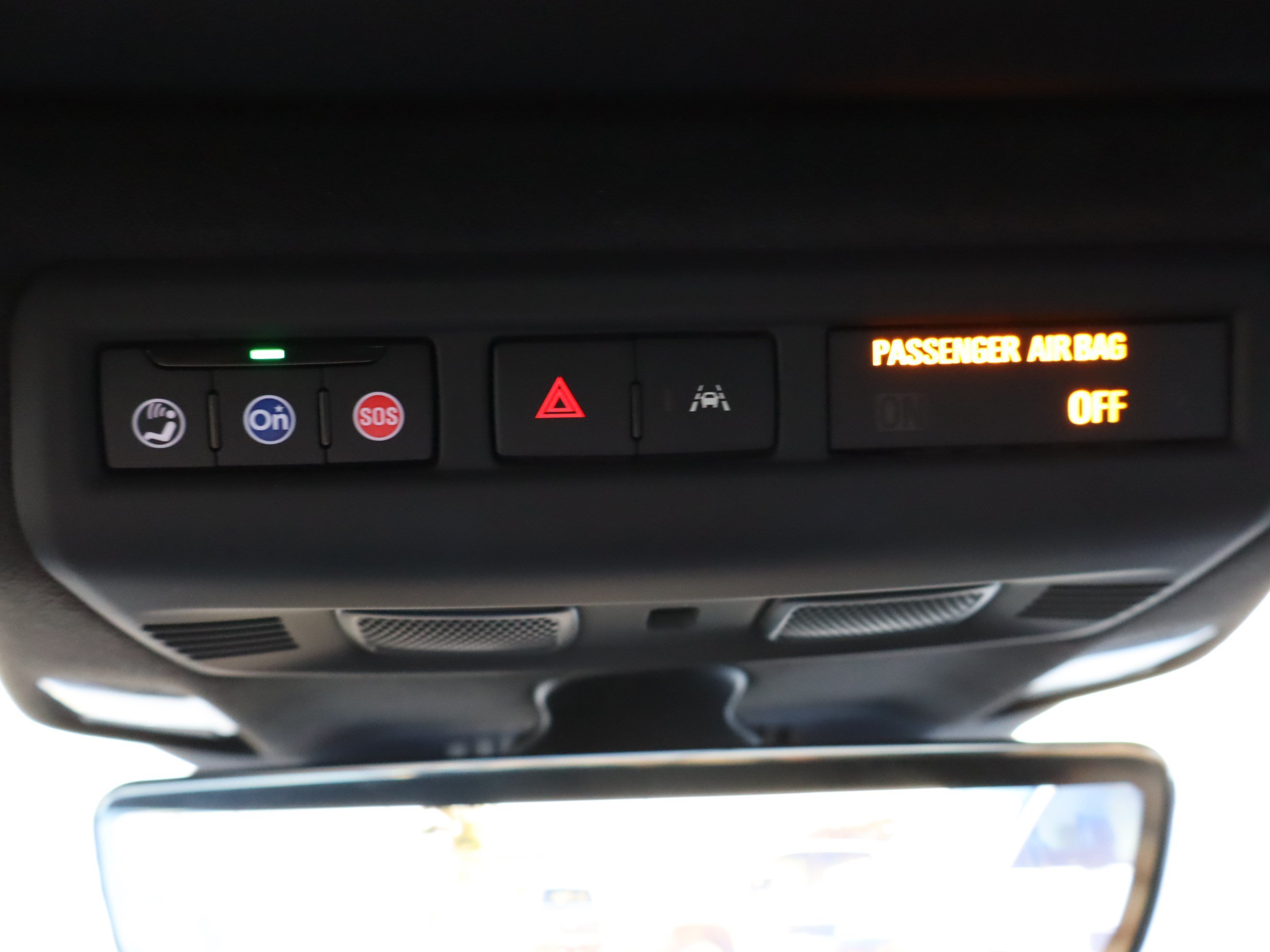 Used 2024 Arctic White Chevrolet 3LT image 27