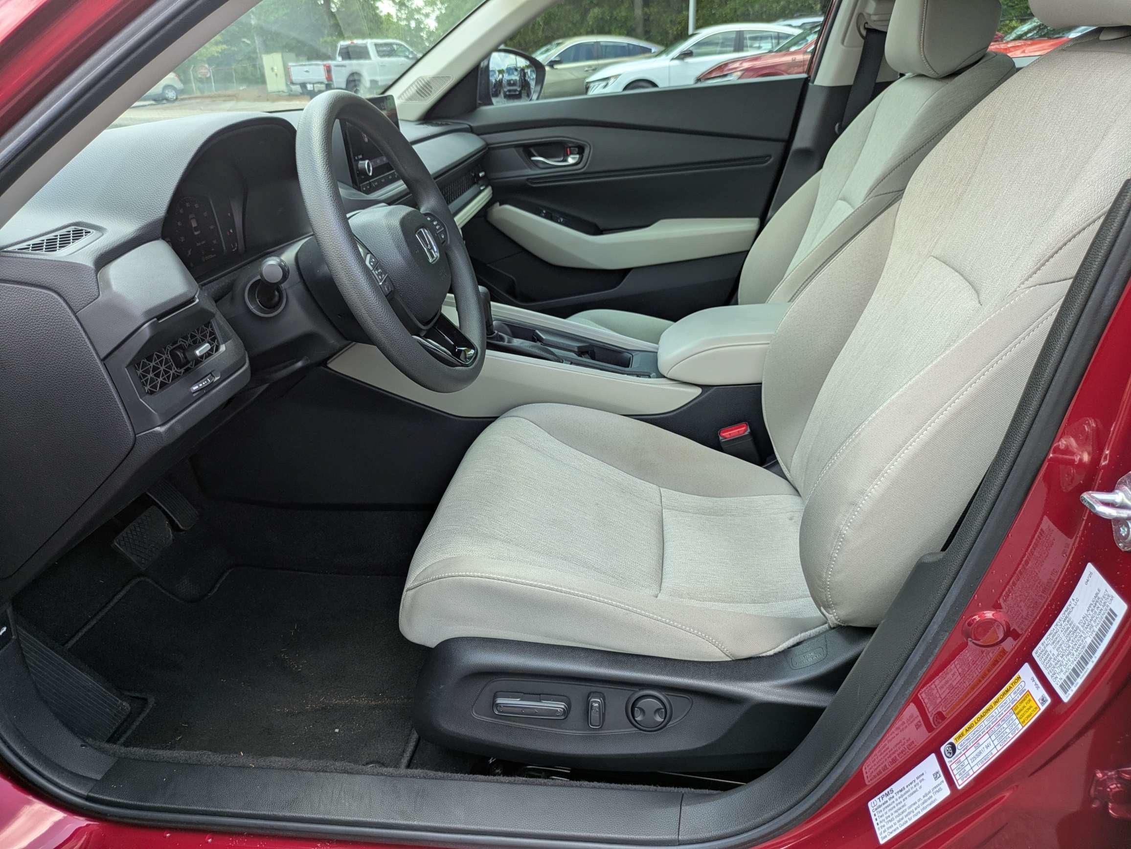 Used 2025  Honda SE image 16