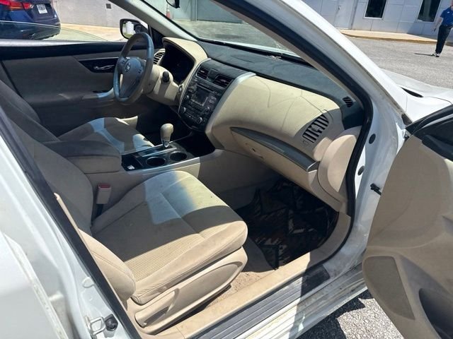Used 2014 White Nissan 2.5 SV image 10