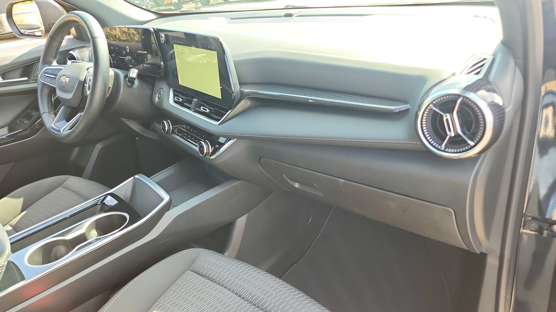 2025 Chevrolet Equinox LT - Photo 27