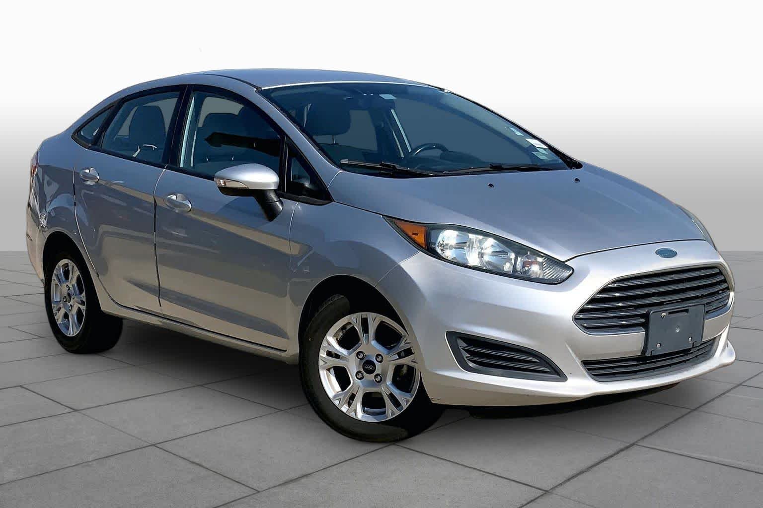 Used 2014 Ingot Silver Metallic Ford SE image 3