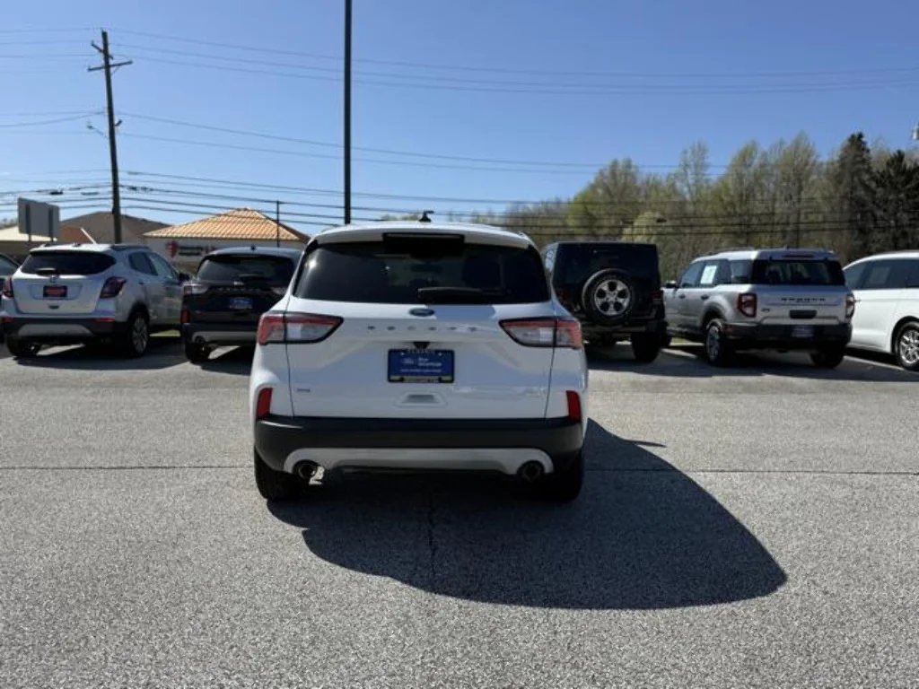 Certified Used 2020 Oxford White Ford SE image 4