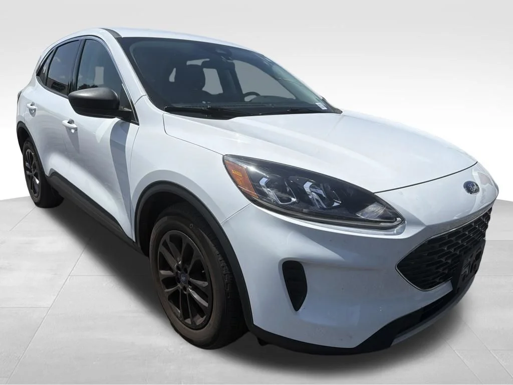 Used 2022 White Ford SE image 10