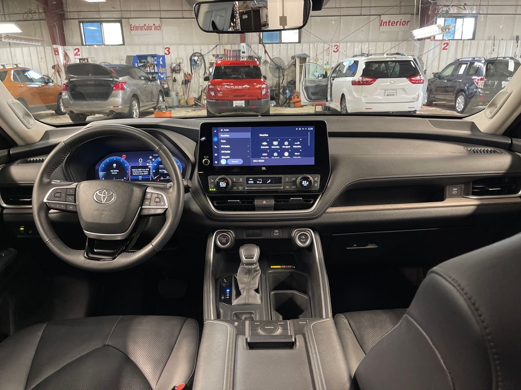 Used 2024  Toyota Limited image 17