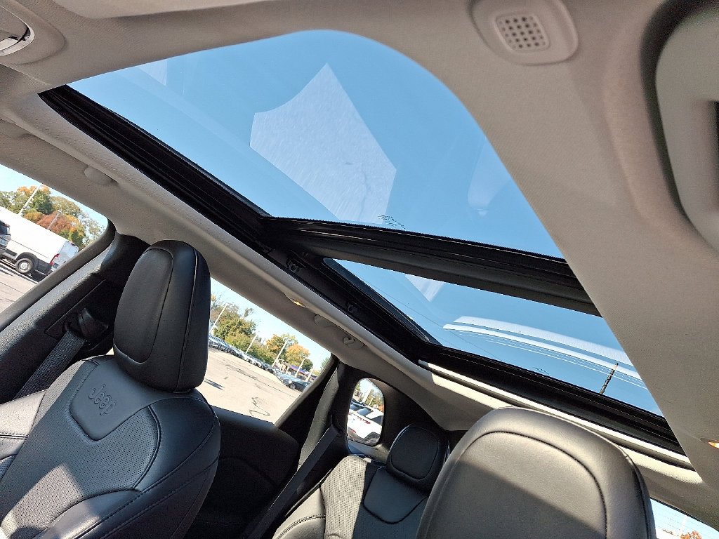 Used 2023 Gray Jeep Altitude image 15