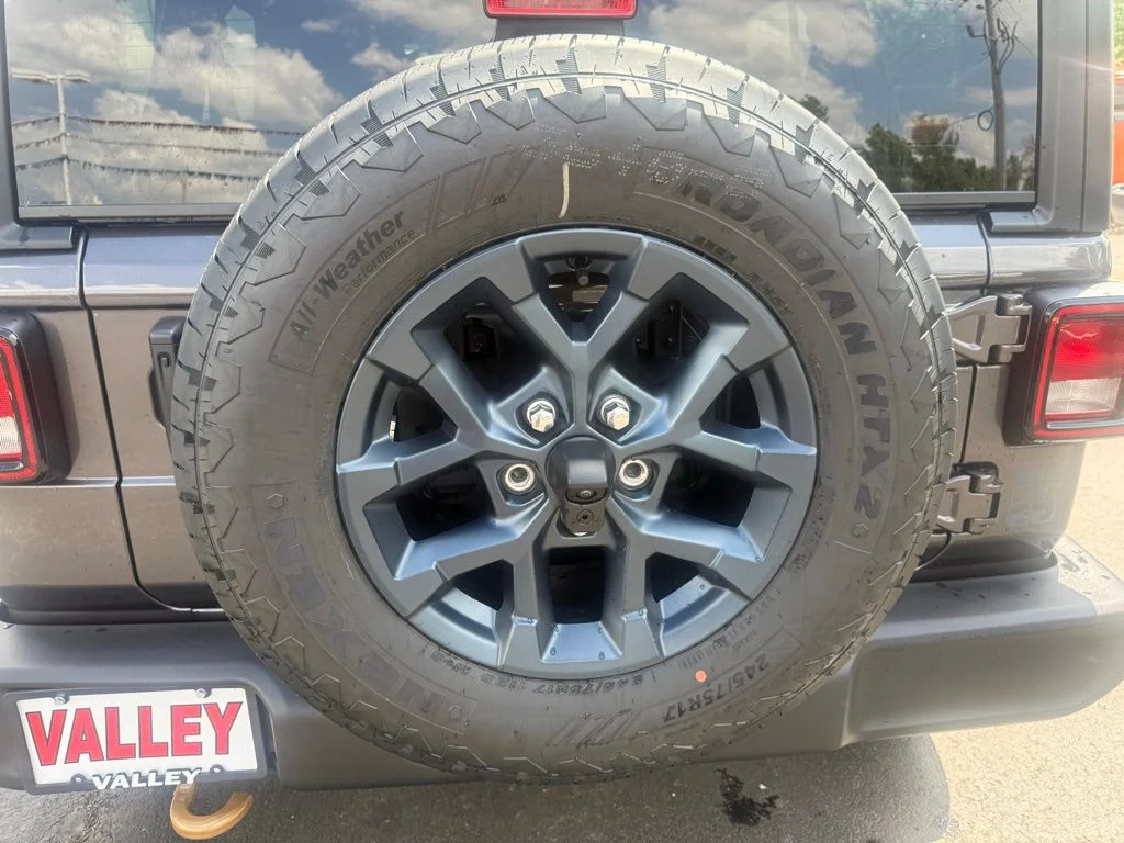 New 2026 Granite Crystal Metallic Clear-Coat Exterior Paint Jeep 85th Anniversary Edition image 43