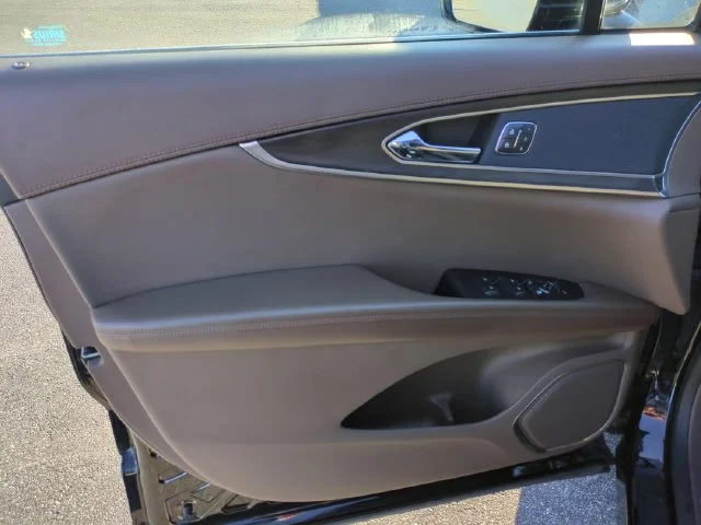 Used 2018 Black Lincoln Reserve image 12