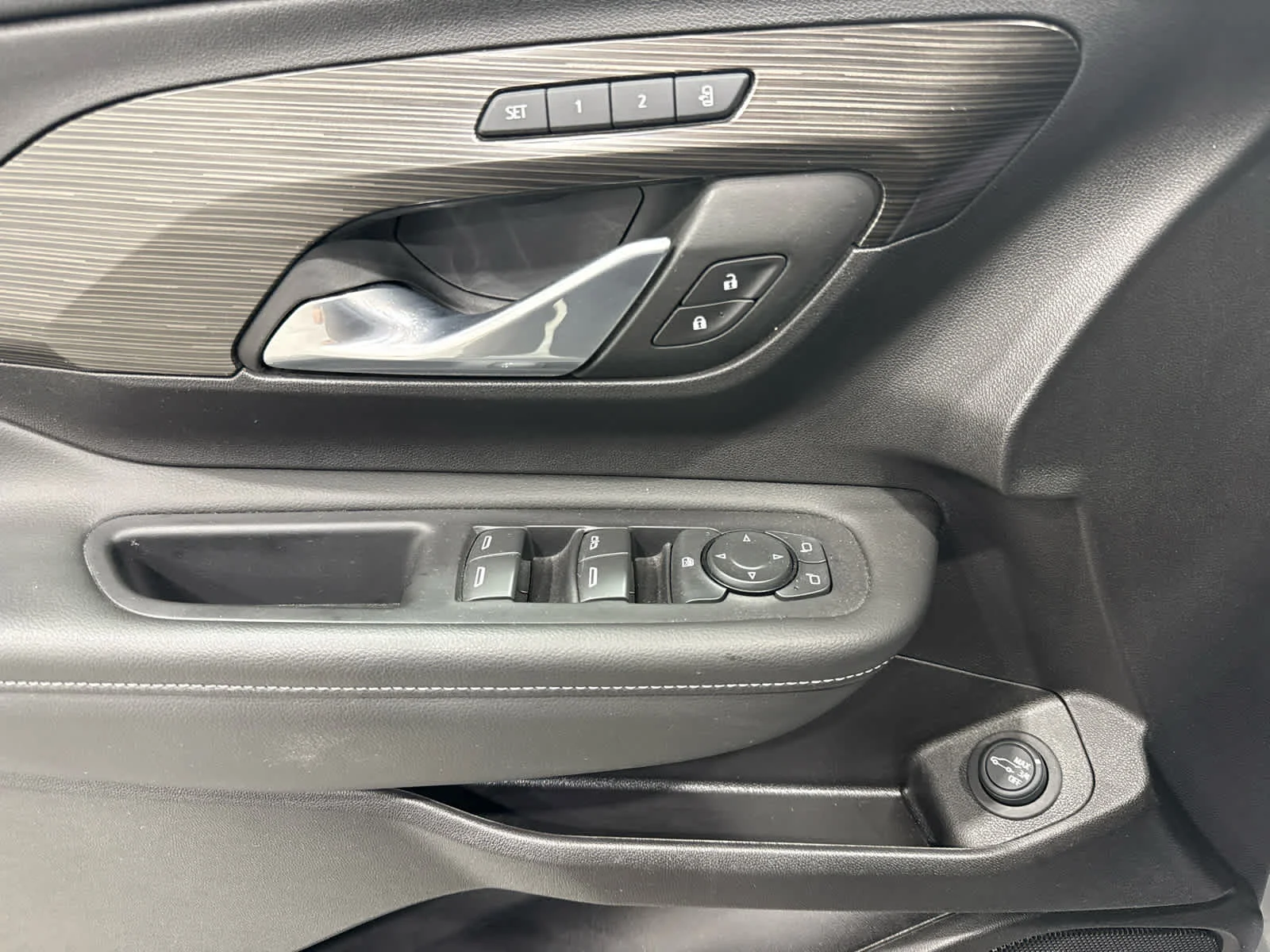 Used 2024 Sterling Metallic GMC SLT image 15