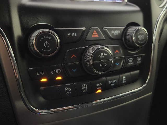 Used 2020 Black Jeep Laredo E image 28