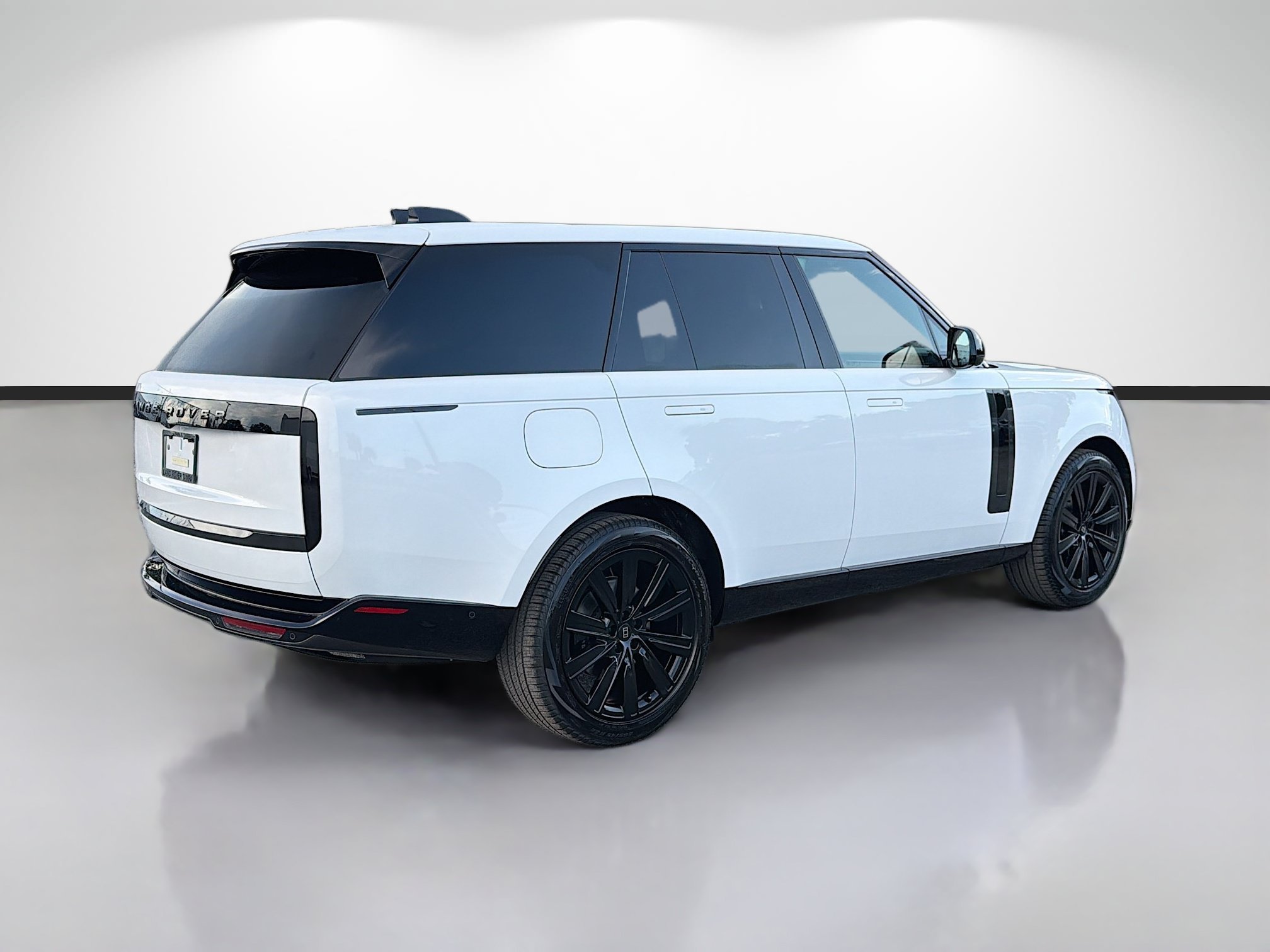 New 2027 Ostuni Pearl White LAND ROVER SE image 5